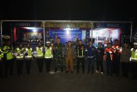 Ketua DPRD Kota Makassar, Supratman bersama Walikota Makassar, Munafri Arifuddin melaksanakan peninjauan pos pengamanan mudik menjelang hari lebaran. (FOTO:ist)