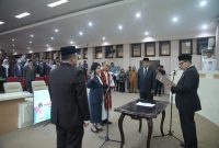 Walikota Maakassar, Munafri Arifuddin melantik Nielma Palamba sebagai PJ Sekretaris Daerah Kota Makassar. (FOTO:HUMAS PEMKOT)