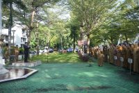 Walikota Makassar, Munafri Arifuddin memimpin Apel Pagi di Halaman Balai Kota Makassar. (FOTO:HUMAS PEMKOT)