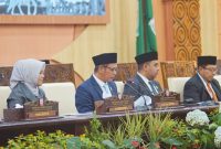 Ketua DPRD Kota Makassar, Supratman memimpin Rapat Paripurna Serah Terima Jabatan Walikota terpilih. (FOTO:ist)
