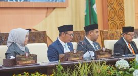 Ketua DPRD Kota Makassar, Supratman memimpin Rapat Paripurna Serah Terima Jabatan Walikota terpilih. (FOTO:ist)