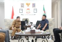 Ketua Fraksi Nasdem, Ari Ashari Ilham melakukan audiensi ke Walikota Makassar, Munafri Arifuddin membahas tentang Stadion di Untia. (Foto:Ist) 