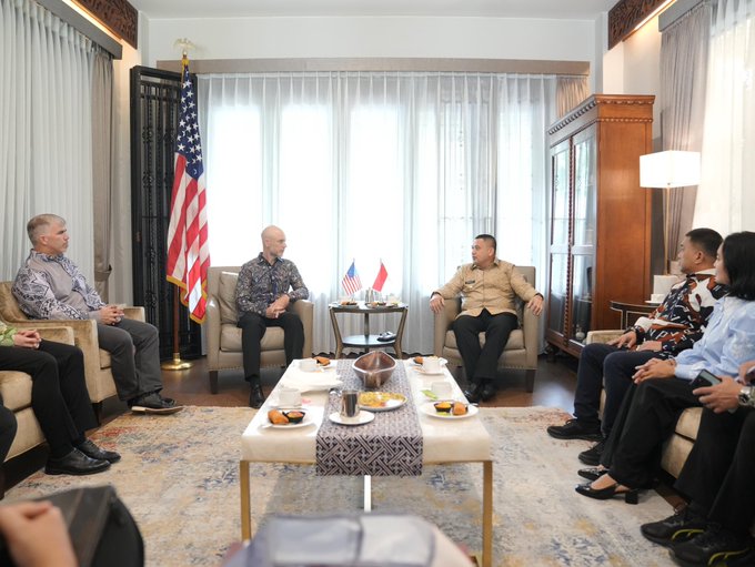 Wali Kota Makassar, Munafri Arifuddin, melakukan kunjungan kehormatan ke kediaman Konsul Jenderal Amerika Serikat di Surabaya, Mr. Christopher Green, pada Selasa, 7 Mei 2025. (FOTO:hHUMAS PEMKOT)