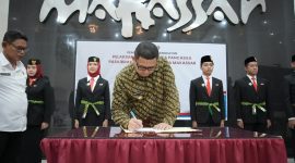 Walikota Makassar, Munafri Arifuddin mengukuhkan para Duta Pancasila dari kalangan Paskibraka Kota Makassar. (Foto:HUMAS DPRD)